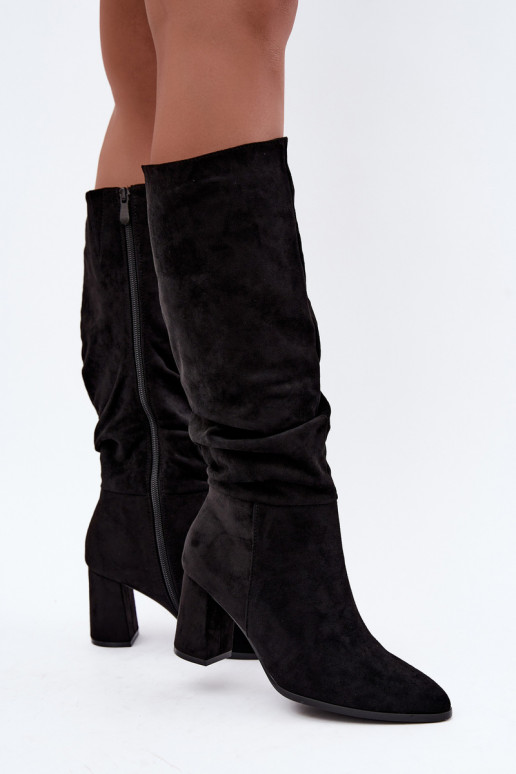 Botas femininas isoladas até o joelho com salto em preto Raleya