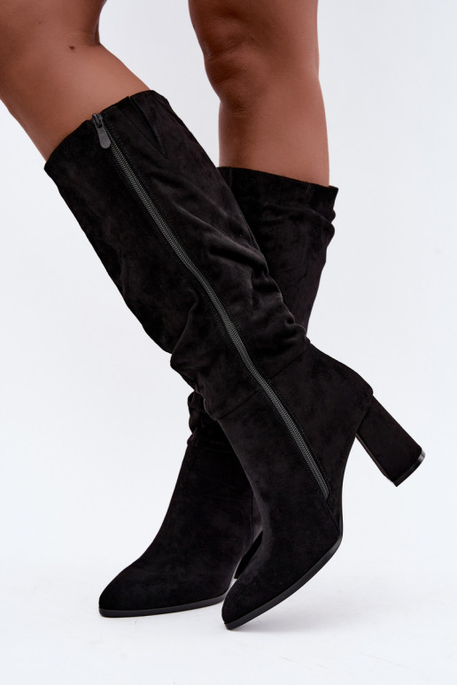 Botas femininas isoladas até o joelho com salto em preto Raleya
