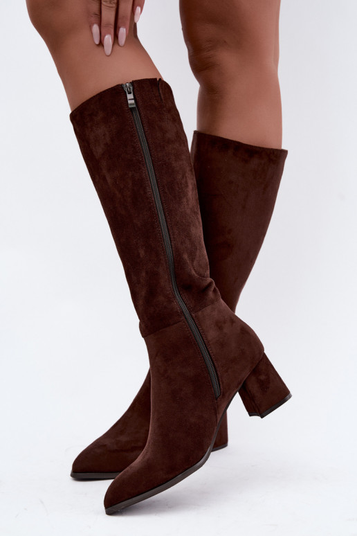 Botas femininas isoladas até o joelho com salto em chocolate Raleya