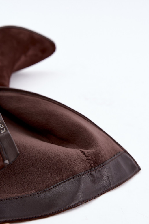 Botas femininas isoladas até o joelho com salto em chocolate Raleya