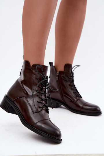 Botins isolados de couro natural em chocolate Cerina 2