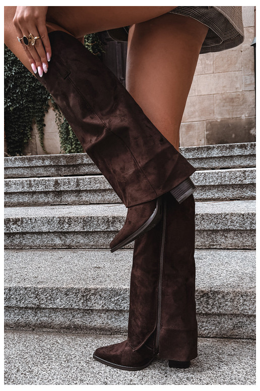 Botas altas de estilo cowboy isoladas com saltos e cano costurado CzekoladoĮe Julena