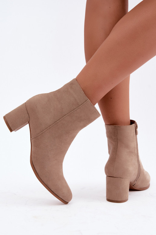 Botins femininos aquecidos com saltos na cor areia Brella