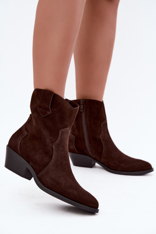 Botas de estilo cowboy em camurça sintética com saltos na cor marrom Daliae