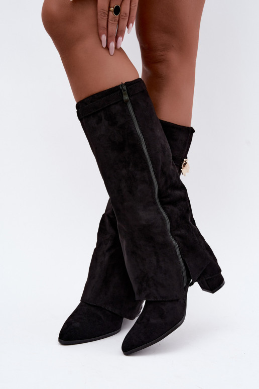 Botas longas aquecidas com saltos e decoração dourada embutida na cor preta Danessa