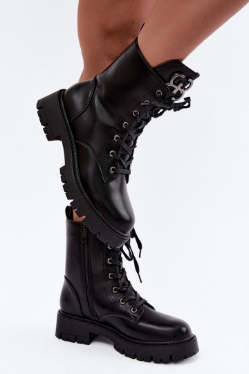 Botins femininos aquecidos com ornamentos na língua na cor preta Falira