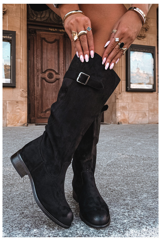 Botas longas femininas com saltos largos e fivelas na cor preta Farela