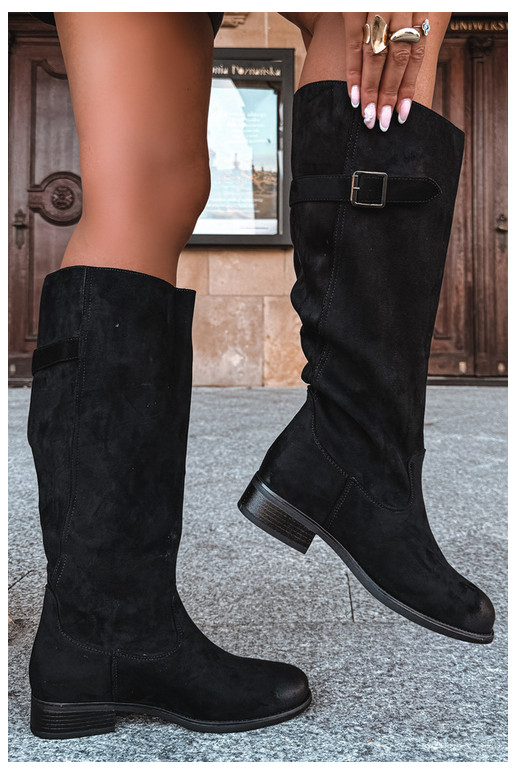Botas longas femininas com saltos largos e fivelas na cor preta Farela