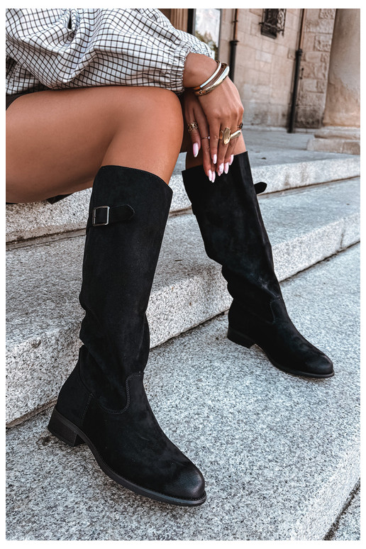 Botas longas femininas com saltos largos e fivelas na cor preta Farela