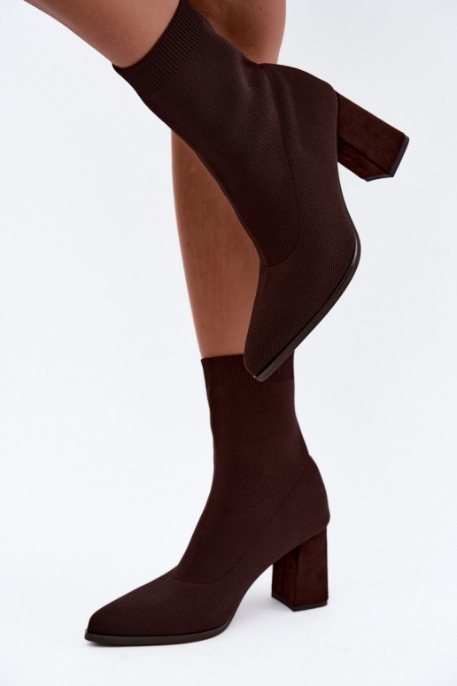 Botins femininos aquecidos modelo slip-on na cor marrom Tai turiressa
