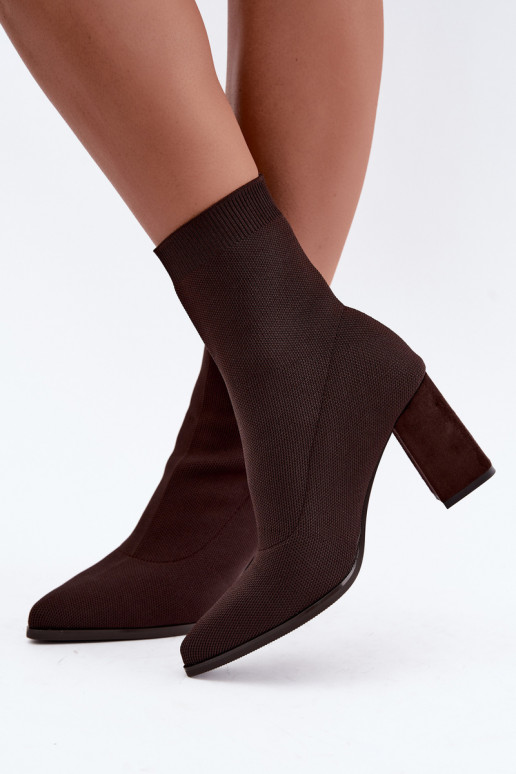 Botins femininos aquecidos modelo slip-on na cor marrom Tai turiressa