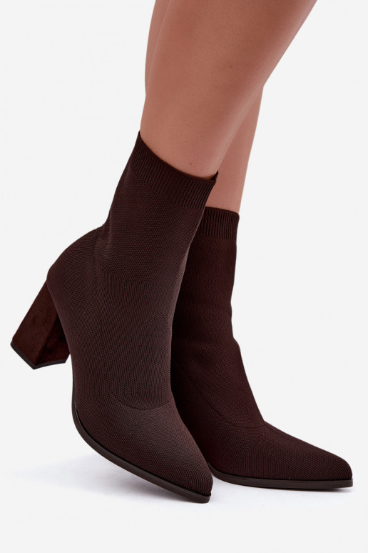 Botins femininos aquecidos modelo slip-on na cor marrom Tai turiressa
