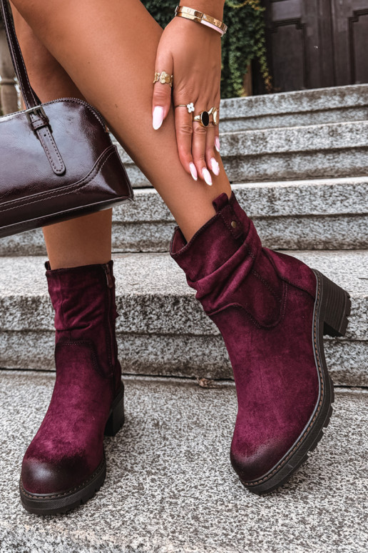 Botins femininos isolados com babados Klocke S.Barski HY62-8100 na cor bordô