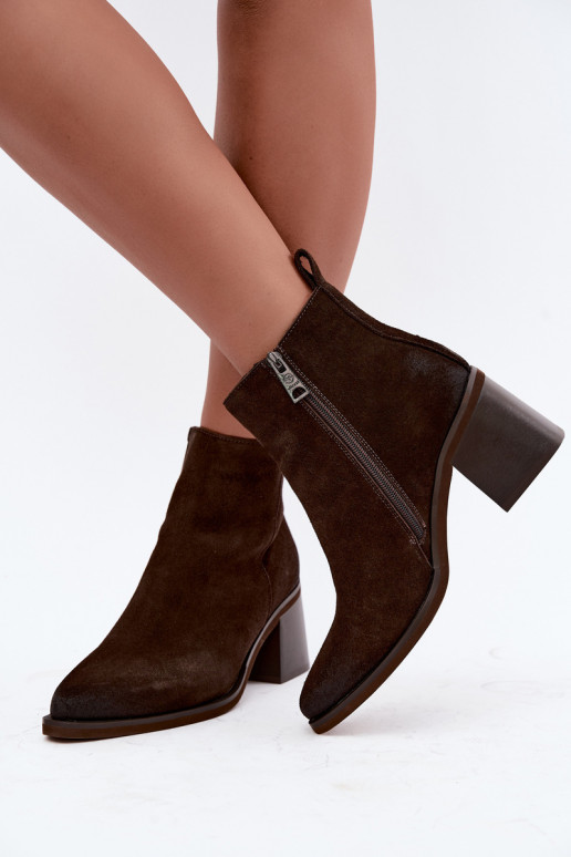Botins isolados em couro sintético com saltos Vinceza na cor chocolate