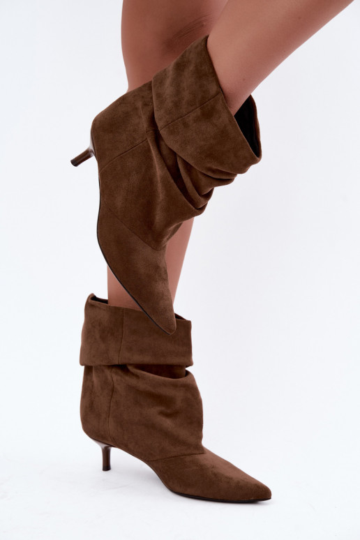 Botins chaki slip-on com salto Loralia