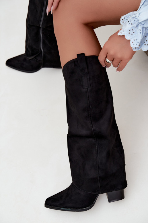Botas de cano alto estilo cowboy com forro, saltos e gola costurada em preto Julena