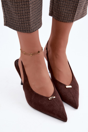 Sapatos de calcanhar aberto com detalhes dourados e saltos finos em cor de chocolate Renisa