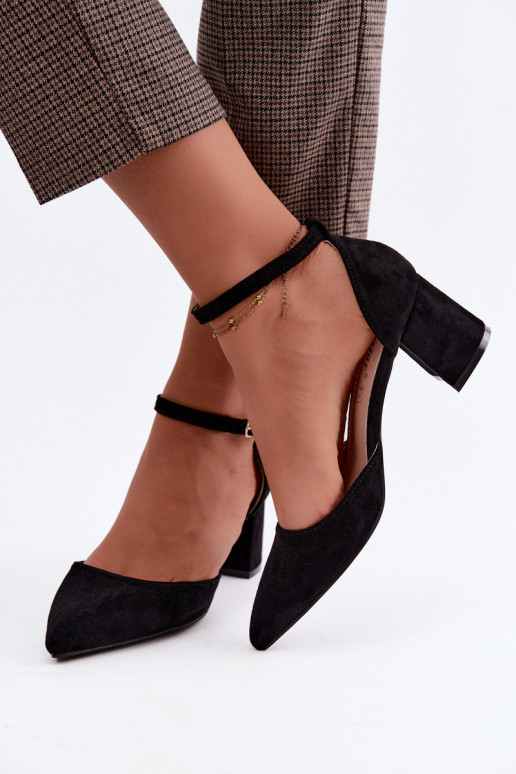 Sapatos pretos com salto e tiras Olenae