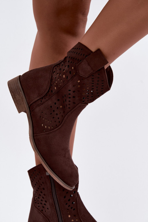 Botins recortados com saltos largos Amisna na cor chocolate