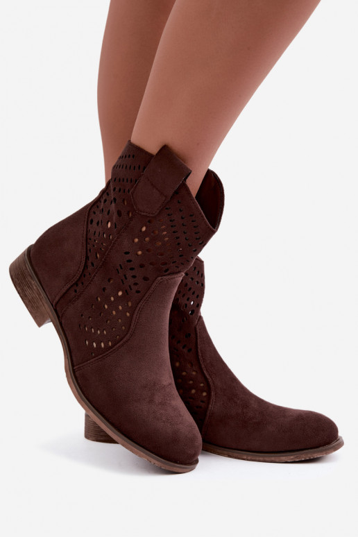 Botins recortados com saltos largos Amisna na cor chocolate