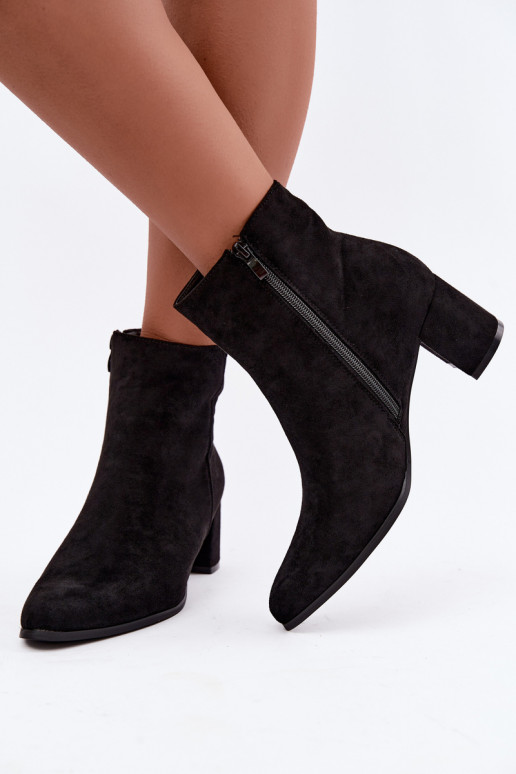 Botins isolados femininos com saltos Brella na cor preta