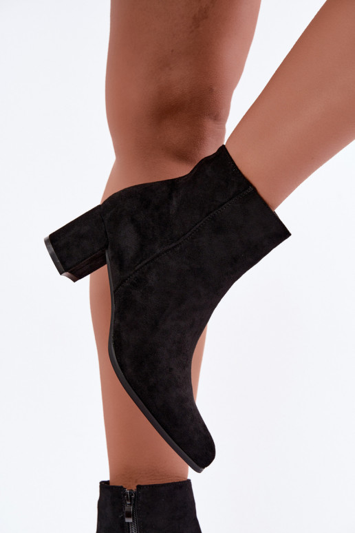 Botins isolados femininos com saltos Brella na cor preta