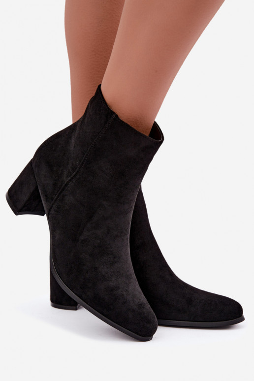 Botins isolados femininos com saltos Brella na cor preta