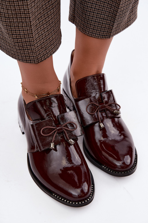 Sapatos envernizados de salto baixo com laços em cor de bordô Zazoo 1399