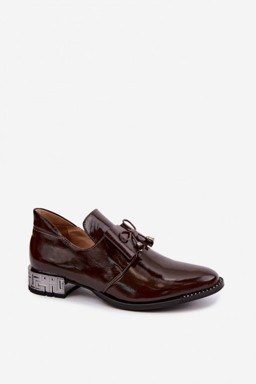 Sapatos envernizados de salto baixo com laços em cor de chocolate Zazoo 1399