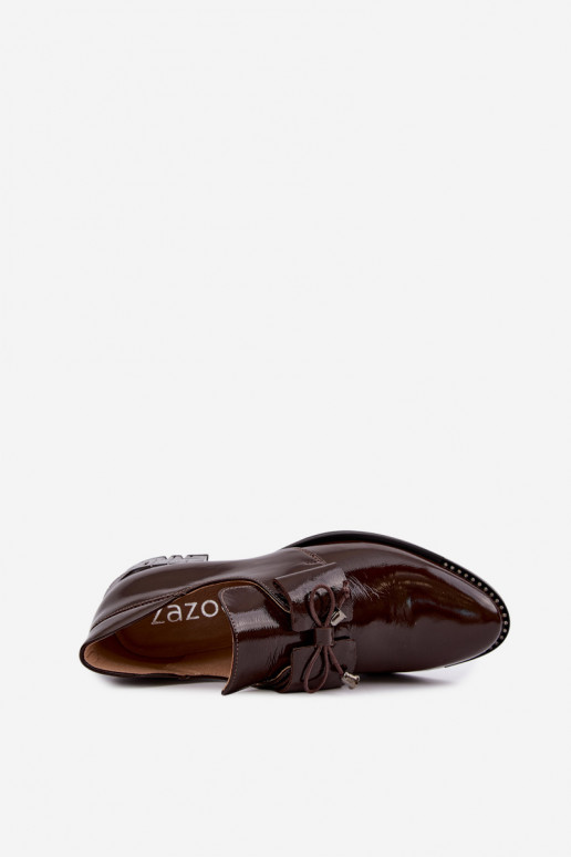 Sapatos envernizados de salto baixo com laços em cor de chocolate Zazoo 1399