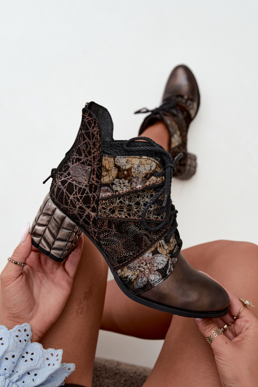 Botins femininos com saltos, estampados e forrados em marrom Tai turiciejka 07591-02