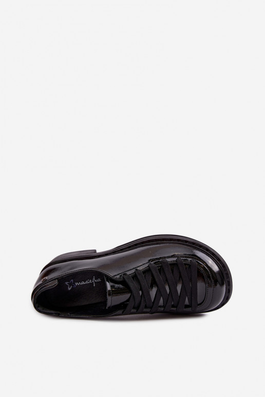 Mocassins de couro envernizado com atacadores pretos