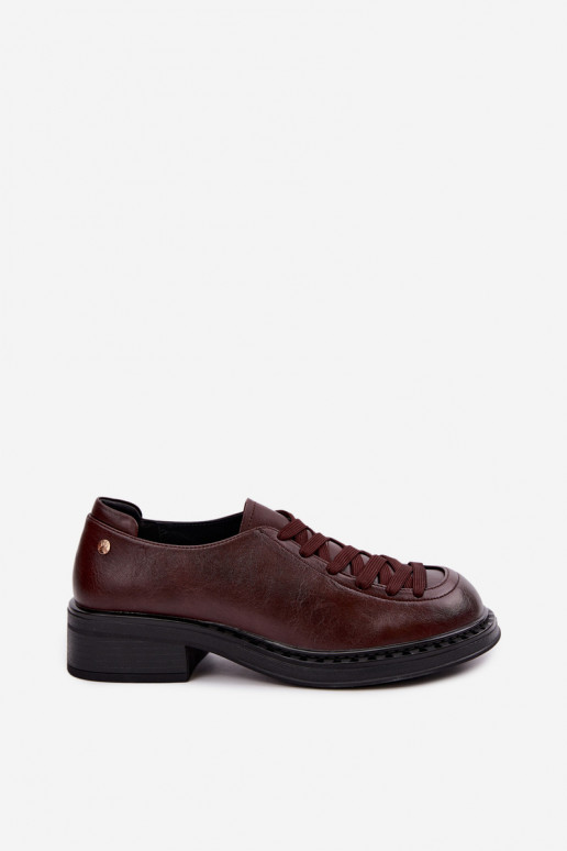 Mocassins de couro envernizado com atacadores castanhos escuros