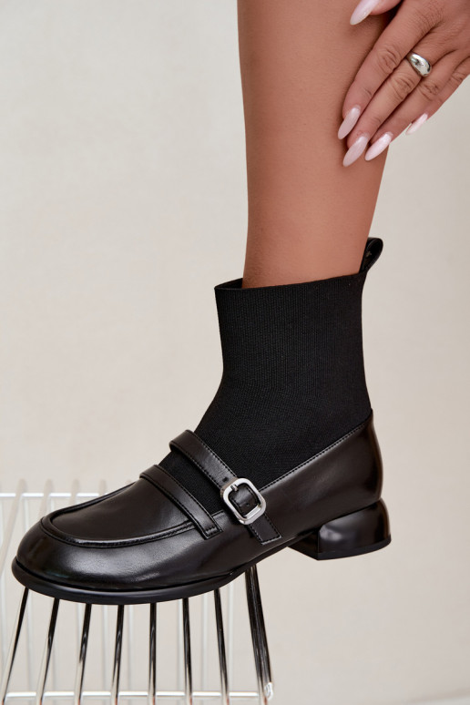 Botins com cano tipo meia em preto