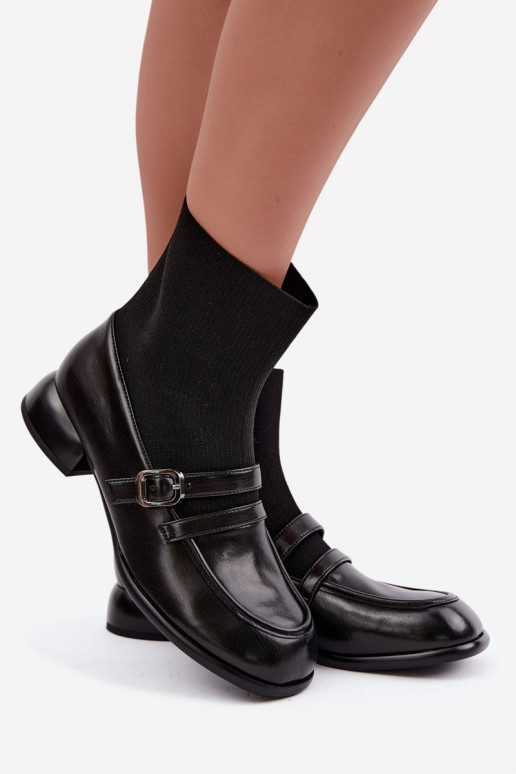 Botins com cano tipo meia em preto