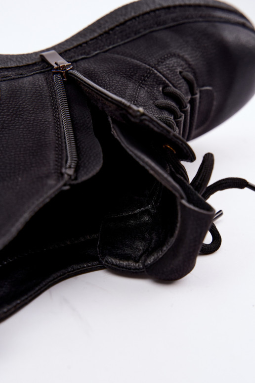 Botins isolados em couro sintético Artiker na cor preta