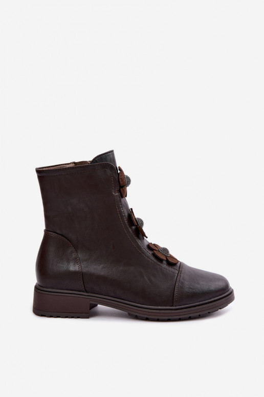 Botins femininos com saltos largos e motivos florais na cor chocolate