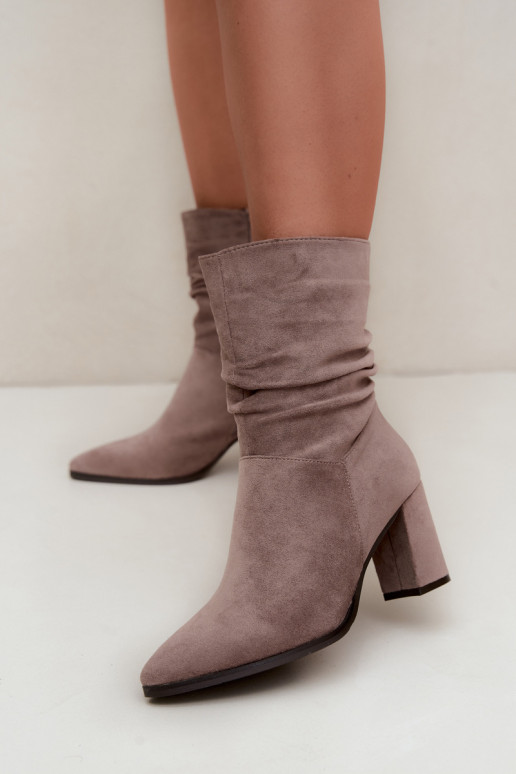 Botins femininos quentes com parte superior encaracolada Dalessia na cor argila
