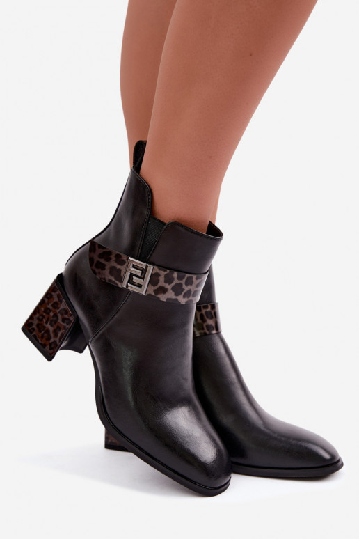 Botins femininos quentes com tiras decorativas Artiker 57C0008 na cor preta
