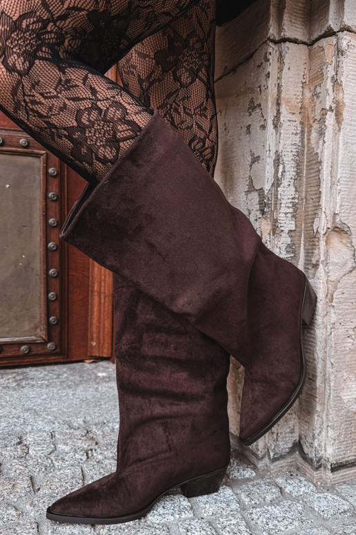Botins de cor chocolate com salto em camurça sintética Casella