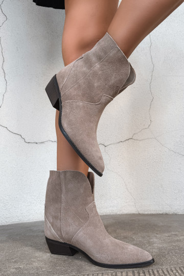 botins femininos estilo cowboy com salto em camurça natural cor areia Norelle