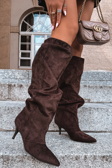 Botins de cor chocolate com saltos finos Amaya 2