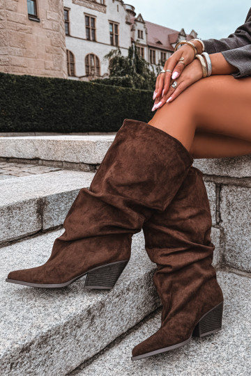 Botas altas femininas com parte superior curva e saltos de camurça, castanho Durela