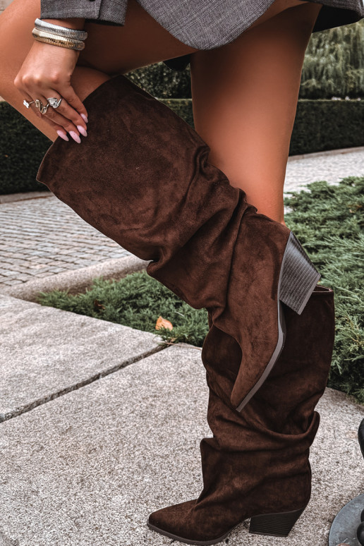 Botas altas femininas com parte superior curva e saltos de camurça, castanho Durela
