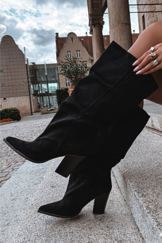 botas altas slip-on com saltos pretas Jensy
