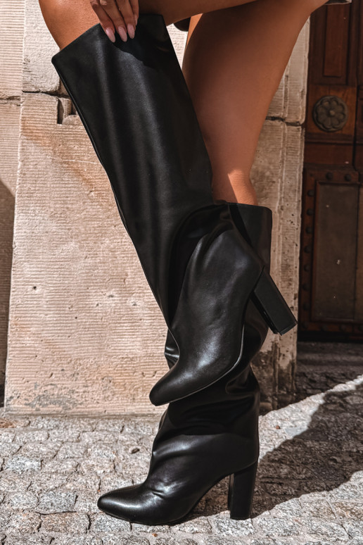 botas altas femininas slip-on com saltos em preto Emeline