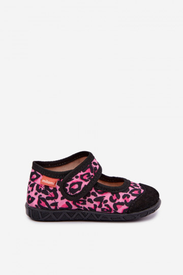 Chinelos infantis Milami com fechos adesivos e padrões de leopardo em rosa e preto Esnia 2