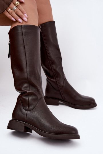 botas altas para mulheres com saltos largos isoladas D&A JC62-1036 na cor chocolate