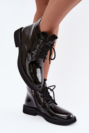 botins com efeito verniz isolados com saltos largos D&A CR62-3338 na cor preta