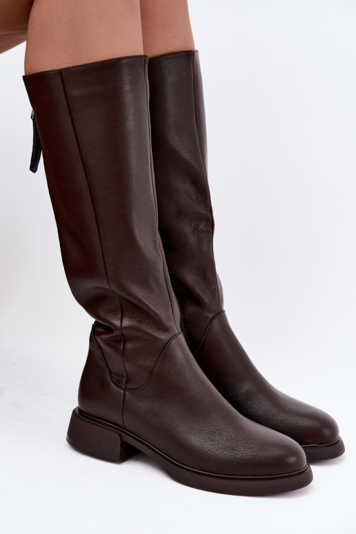 botas altas para mulheres com saltos largos isoladas D&A JC62-1036 na cor chocolate